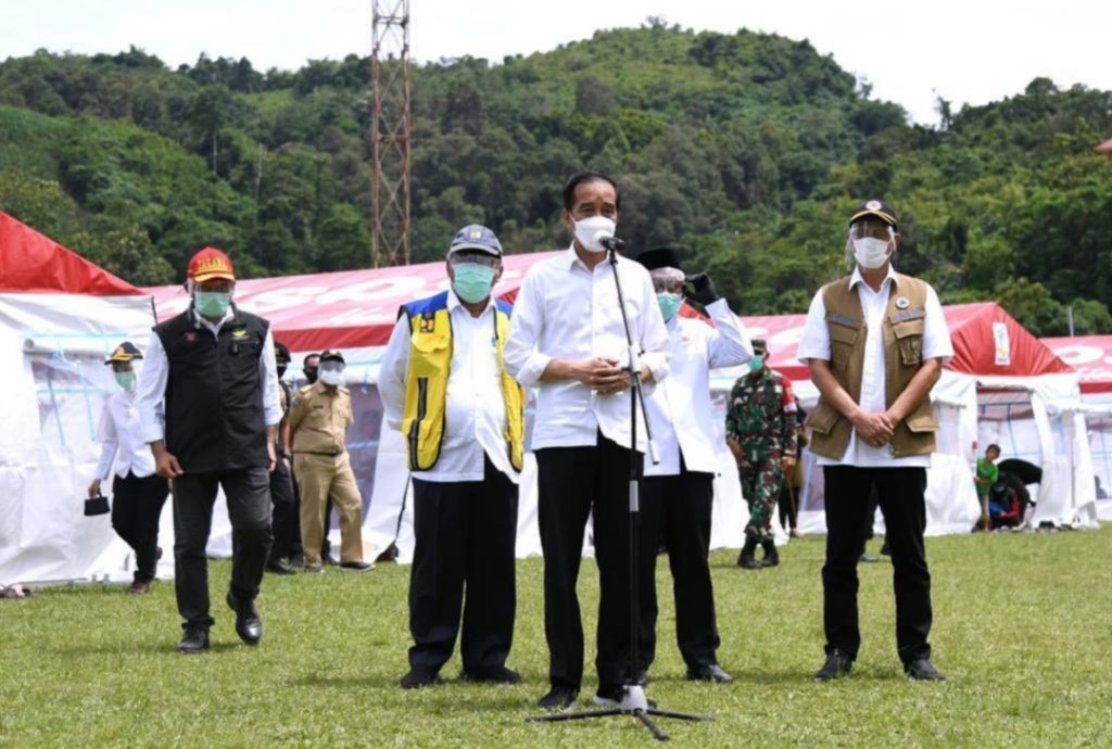 Kunjungi Posko Pengungsian Mamuju, Presiden Pastikan Bantuan Terpenuhi Dengan Baik