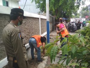 jejakprofil.com - 9 Orang Pelanggar Protokol Keshatan Covid-19 Diberi Sangsi Oleh Petugas Gabungan Tambora Jakarta Barat