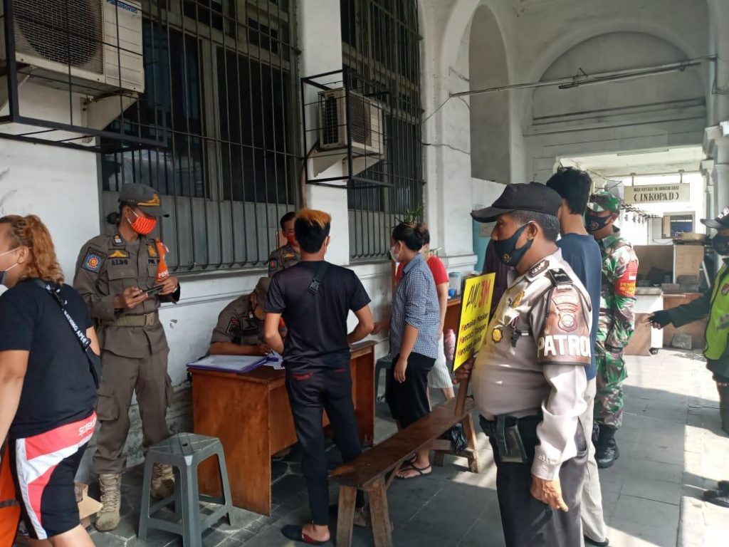 Petugas Gabungan Tambora Jakarta Barat Kembali Amankan 16 Pelanggar Protokol Kesehatan COVID-19