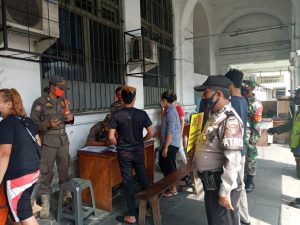 Petugas Gabungan Tambora Jakarta Barat Kembali Amankan 16 Pelanggar Protokol Kesehatan COVID-19