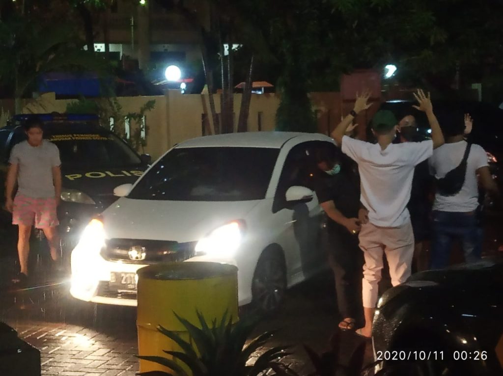 Diguyur Hujan Deras, Jajaran Polsek Kemayoran Jakarta Pusat Tetap Laksanakan Cipkon Diwilayah