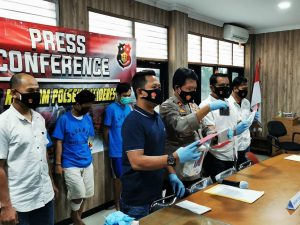 Pura Pura Mobil Mogok, Dua Pencuri Ditangkap Polisi Satu Diantaranya di Dorrr