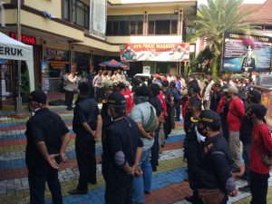 Kapolsek Kebun Jeruk Pimpin Apel Kesiapan Dalam Rangka Mengamankan Wilayah Dari Aksi Demonstrasi