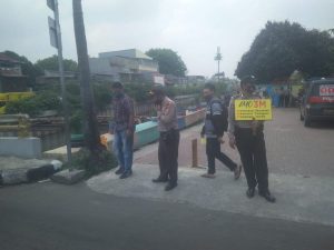 Dalam Rangka Antisipasi Penyebaran Virus Covid-19, Petugas Gabungan Tambora Terus Lakukan Pendisplinan (Prokes)