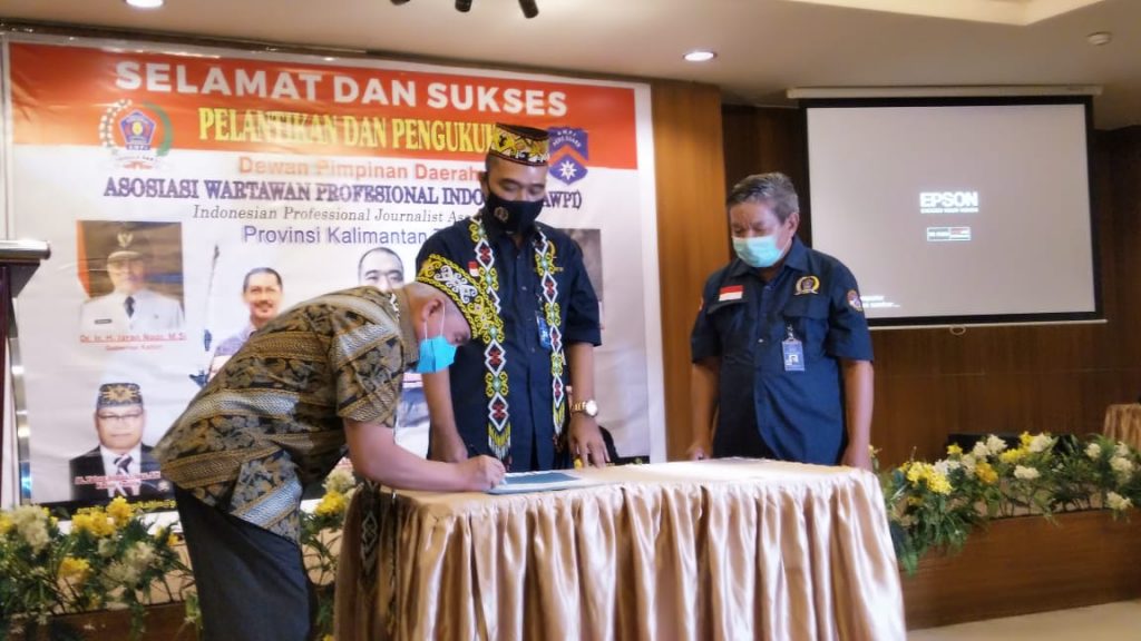 Gubernur Kaltim Apresiasi Jajaran Pengurus DPD AWPI saat Pengukuhan