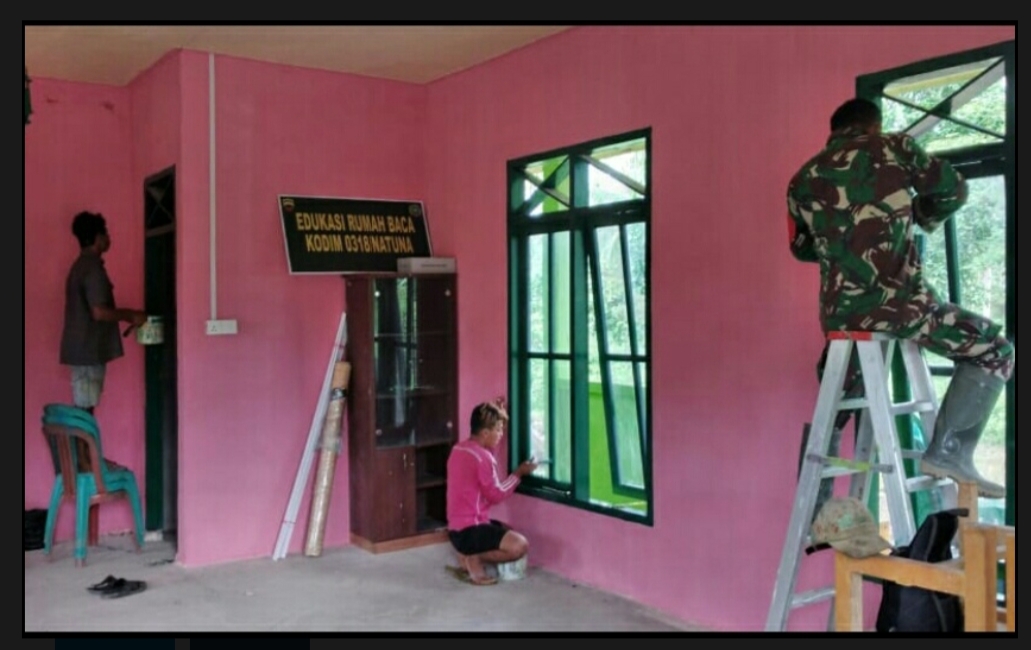 Bangun Edukasi Rumah Baca Kodim 0318/Natuna Berjalan Baik, Babinsa Desa Cemaga Utara Lakukan Komsos