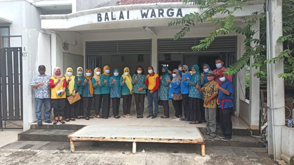 TP-PKK Kolaka Timur Belajar Pengembangan dan Pemanfaatan Lahan Kosong