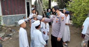 Kapolsek Medan Helvetia Berikan Bantuan Sembako Kepada Pondok Pesantren An Nur Jalan Al Badar Klambir V