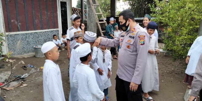 Kapolsek Medan Helvetia Berikan Bantuan Sembako Kepada Pondok Pesantren An Nur Jalan Al Badar Klambir V
