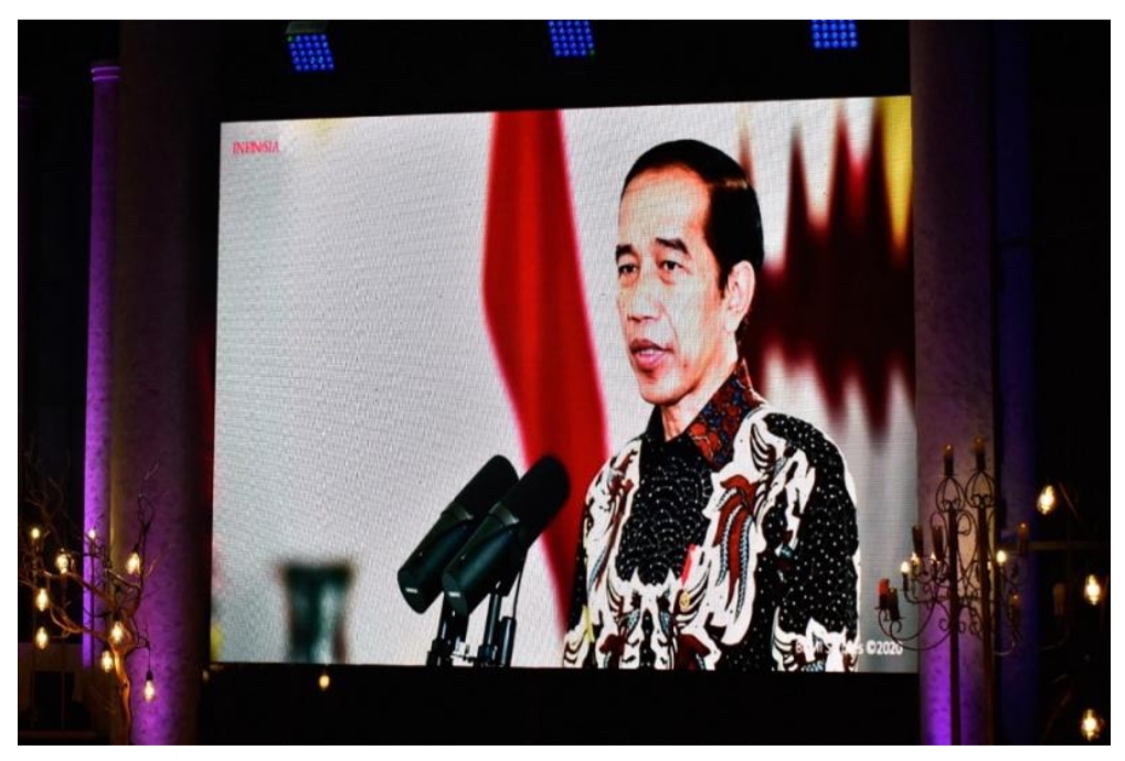 Presiden Joko Widodo saat memberikan kata sambutan secara virtual dalam Perayaan Natal 2020 di Jakarta, Minggu (27/12/20)