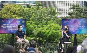 Sandiaga Uno dan Angela Tanoesoedibjo pada saat Jumpa Pers Akhir Tahun 2020 di Jakarta, Selasa (29/12/20)