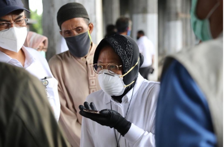 Risma Perhatikan Nasib Penghuni Bawah Tol