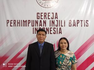 Foto : Pdt. Budiman Pakpahan dan istri/istimewa
