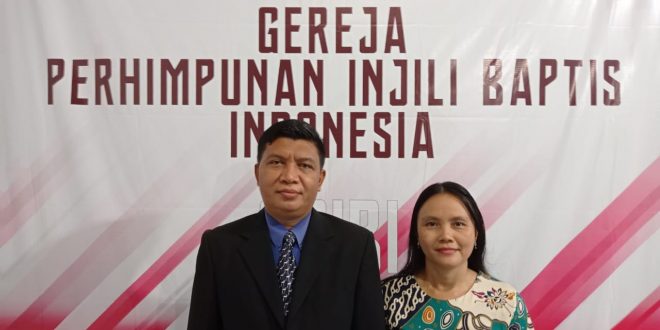 Foto : Pdt. Budiman Pakpahan dan istri/istimewa
