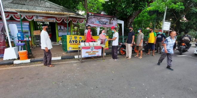 Polsek Metro Gambir bagikan Sembako kepada anak Yatim di Kampung Tangguh Cideng, Gambir