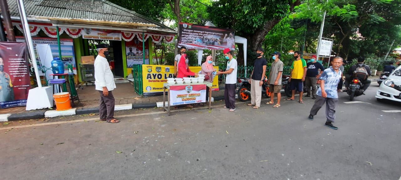 Polsek Metro Gambir bagikan Sembako kepada anak Yatim di Kampung Tangguh Cideng, Gambir