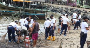TNI AL Wujudkan Kampung Bahari Nusantara, Lanal Dumai Ajak Nelayan Bersihkan Pantai
