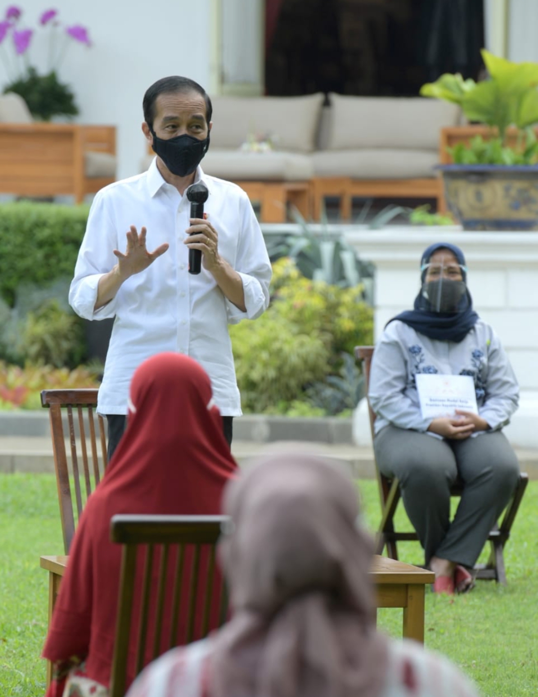 Presiden Serahkan Bantuan Modal Usaha