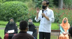 Presiden Pasang Badan Terkait Suntik Vaksin