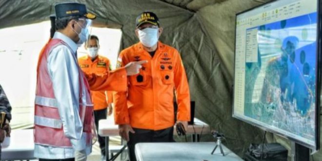 Menhub Bersama Panglima TNI Tinjau Lokasi Jatuhnya Pesawat Sriwijaya SJ 182 Gunakan Kapal KRI John Lie