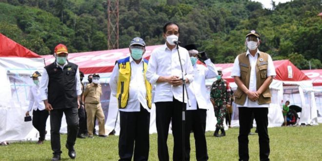 Kunjungi Posko Pengungsian Mamuju, Presiden Pastikan Bantuan Terpenuhi Dengan Baik