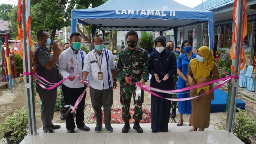 Wujud Kepedulian TNI AL Kepada Pendidikan Usia Dini, Danlantamal II Resmikan Gazebo TK Hangtuah Padang