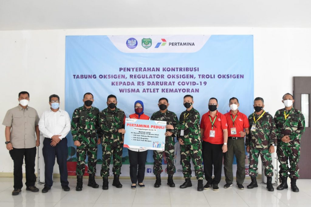 Kasdam Jaya menerima Bantuan Tabung oksigen,Regulator Oksigen dan trolley Tabung oksigen dari PT Pertamina Persero