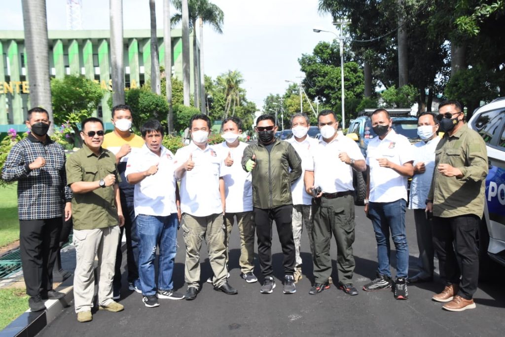 Kasdam Jaya Melepas Keberangkatan Baksos Komunitas Otomotif Bersama Kodam Jaya di Makodam Jaya