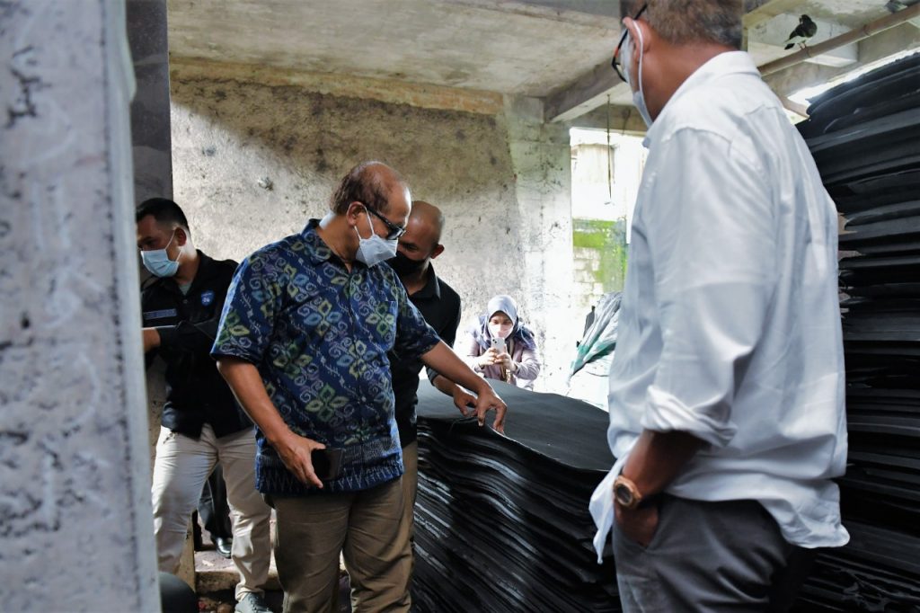 KemenKopUKM Dorong Paguyuban Sendal Mulyaharja Berkoperasi