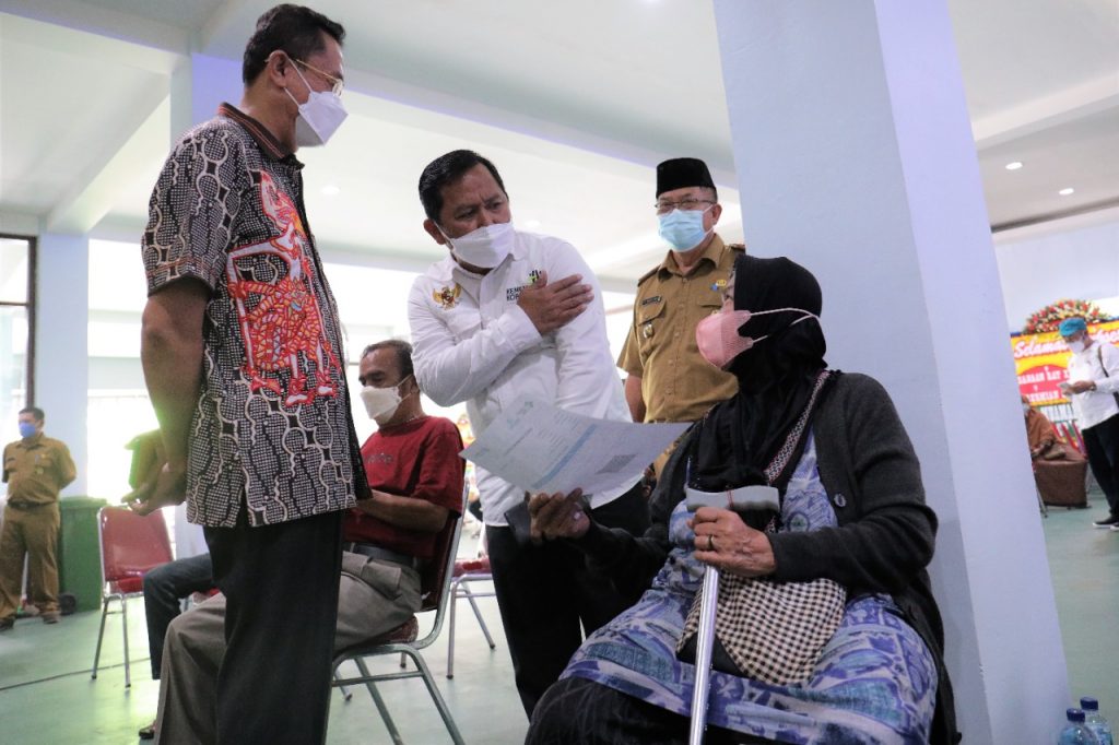 Sinergi KemenKopUKM dan KSP Koppas Kranggan, Bekasi Gelar Vaksinasi Lanjutan (Booster) Bagi Anggota Koperasi dan Masyarakat