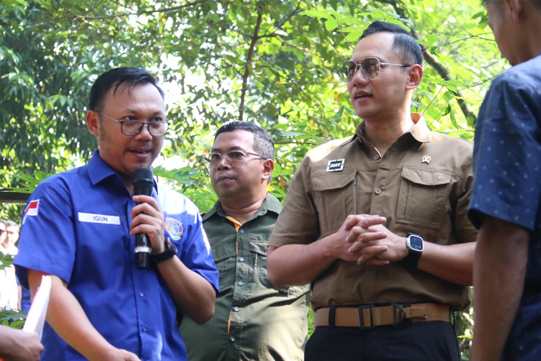 Kepala BPN Kota Depok Indra Gunawan bersama Menteri ATR BPN Agus Harimurti Yudhoyono