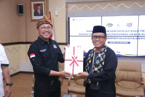 BPN Kota Depok Serahkan 149 Sertifikat Elektronik Milik Pemkot dan 7 Sertifikat Aset Pemprov Jawa Barat