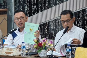 Kepala BPN Kota Depok Indra Gunawan didampingi Kepala Survei dan Pemetaan Yoga Munawar, dalam rapat koordinasi. (Foto Dok/BPN Kota Depok)
