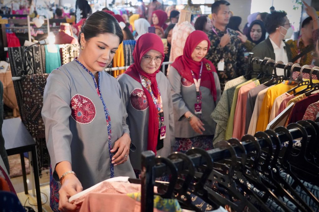 Sekjen DWP Pusat Ajak Masyarakat Selalu Gunakan Produk Lokal Buatan UMKM