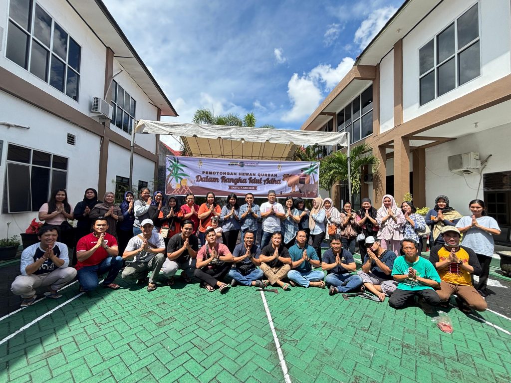 Kantor Pertanahan Kota Palangka Raya gelar kegiatan penyembelihan dan pembagian daging kurban Hari Raya Idul Adha 1446 H, Sabtu, 7 Juni 2025