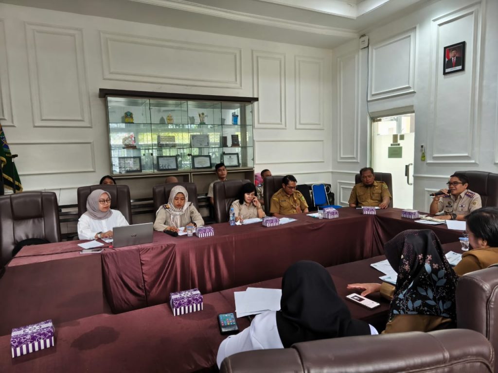 Kantor Pertanahan Kota Palangka Raya menggelar rapat penyusunan diseminasi akses reforma agraria untuk memastikan tanah hasil legalisasi aset dapat dimanfaatkan secara produktif oleh penerima manfaat, Senin 11 Agustus 2025.