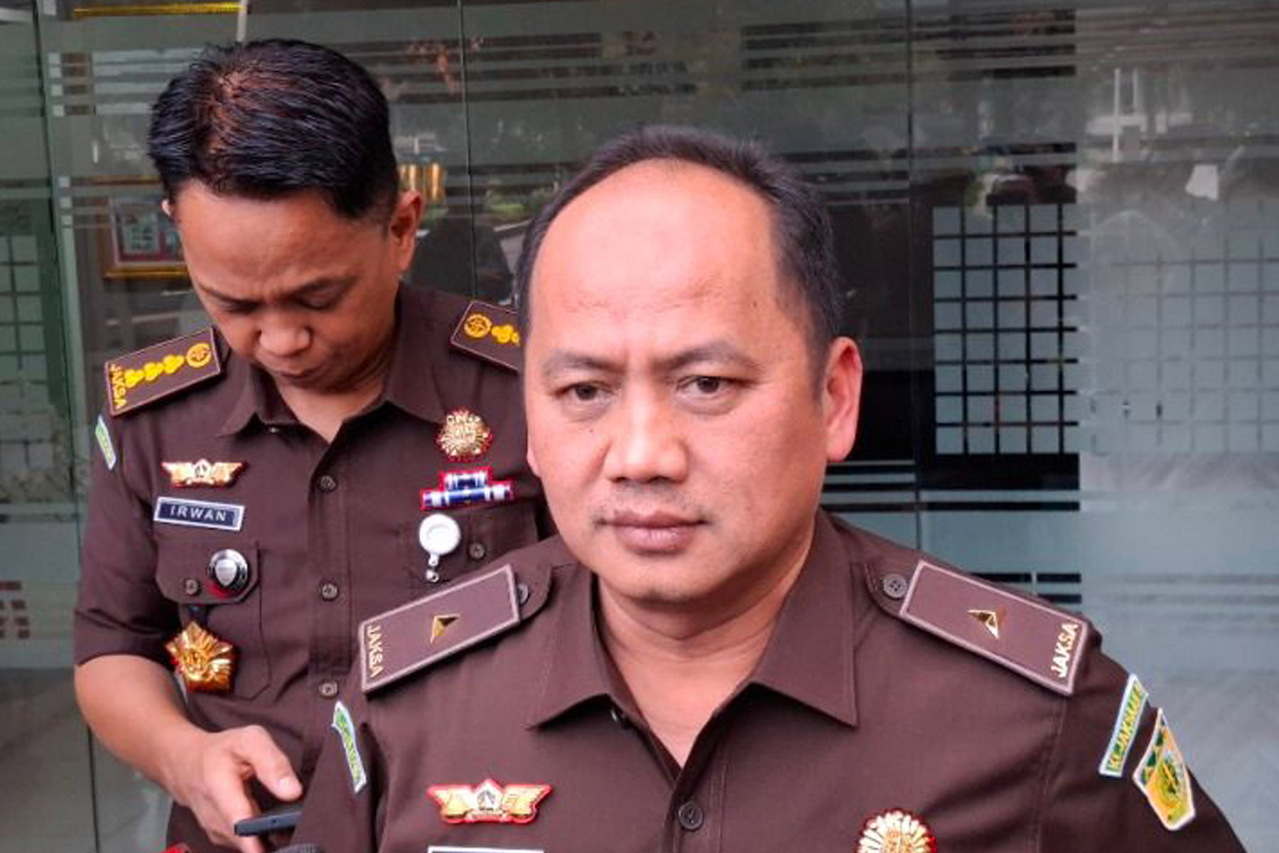 Kepala Pusat Penerangan Hukum Kejagung, Anang Supriatna, menegaskan pihaknya tidak menerima laporan apa pun soal peristiwa tersebut.