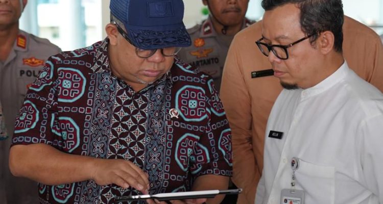 Wamen PKP Fahri Hamzah sambangi kawasan pesisir Muara Angke, Jakarta Utara, Jumat 30 Januari 2026.
