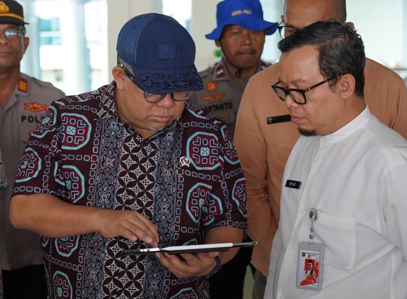 Wamen PKP Fahri Hamzah sambangi kawasan pesisir Muara Angke, Jakarta Utara, Jumat 30 Januari 2026.