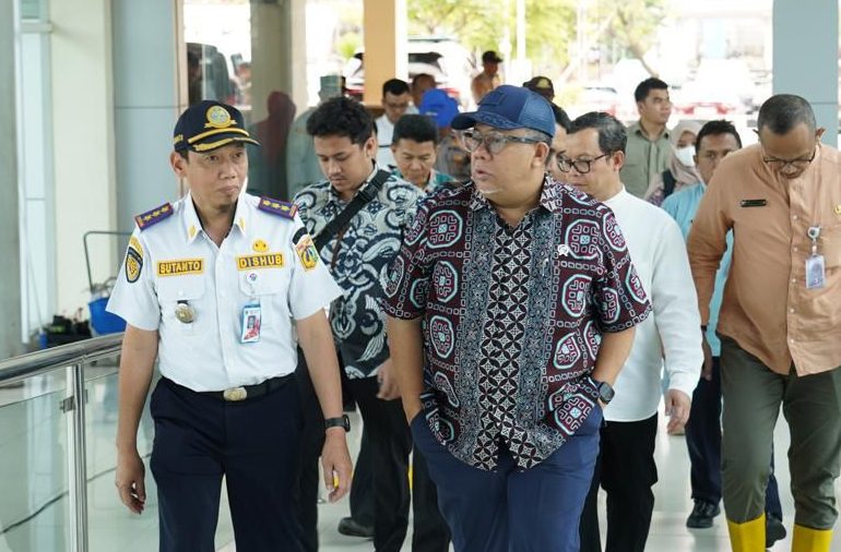 Wamen PKP Fahri Hamzah sambangi kawasan pesisir Muara Angke, Jakarta Utara, Jumat 30 Januari 2026.