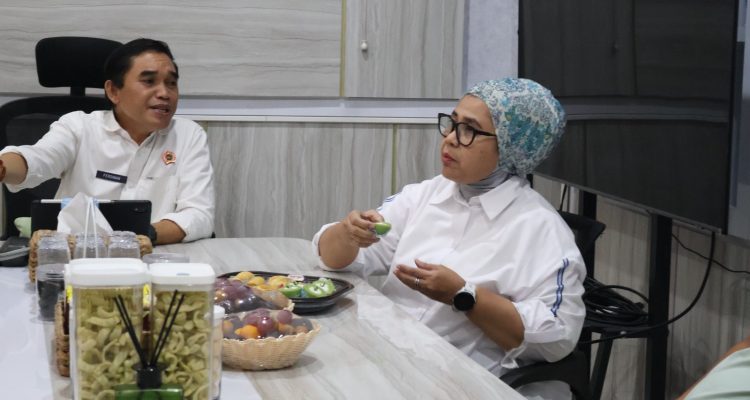Kantor Pertanahan (BPN) Kota Palangka Raya resmi memperkenalkan inovasi layanan terbarunya yang bertajuk LASUT HUMA (Layanan Pengambilan Sumpah Sertifikat Hilang Rumah ke Rumah).