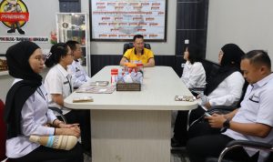 Kantor Pertanahan Kabupaten Tana Toraja Serahkan Sertifikat Hak Pakai Polres Kepala Kantor Pertanahan Kabupaten Tana Toraja Mariana Derlan di sela kegiatan sinergi dan penguatan kerja sama antara Kantor Pertanahan Kabupaten Tana Toraja dan Polres Tana Toraja pada Rabu, 24 Juni 2026.